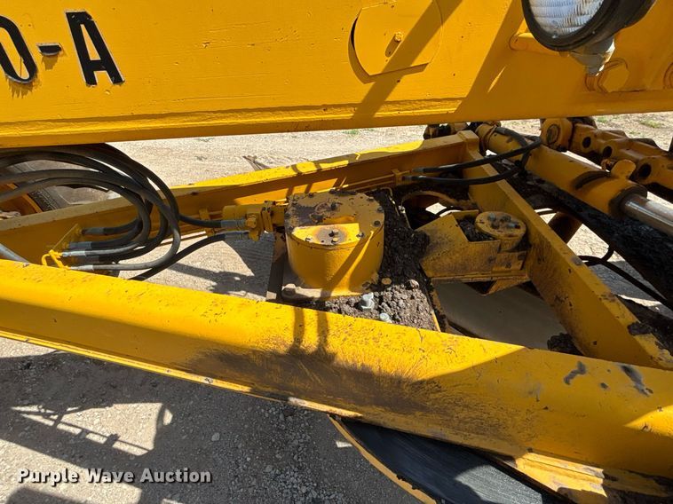 image for item DZ8724 1980 John Deere 670A motor grader