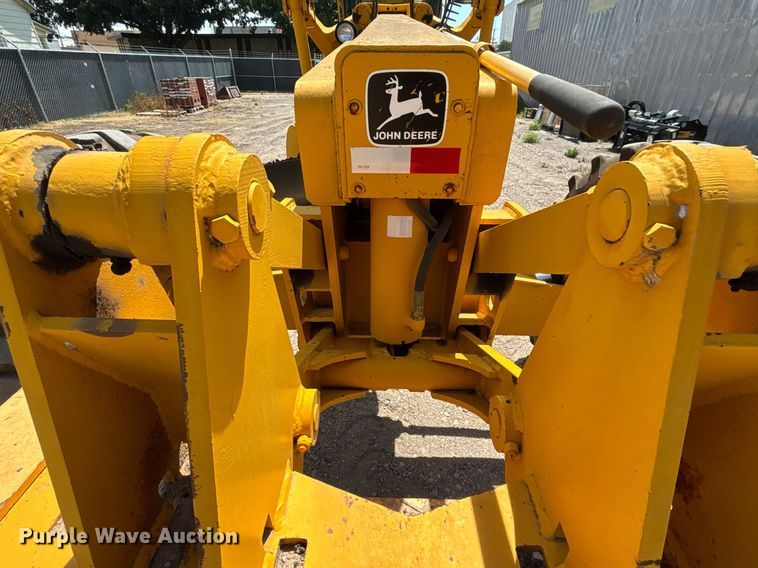 image for item DZ8724 1980 John Deere 670A motor grader