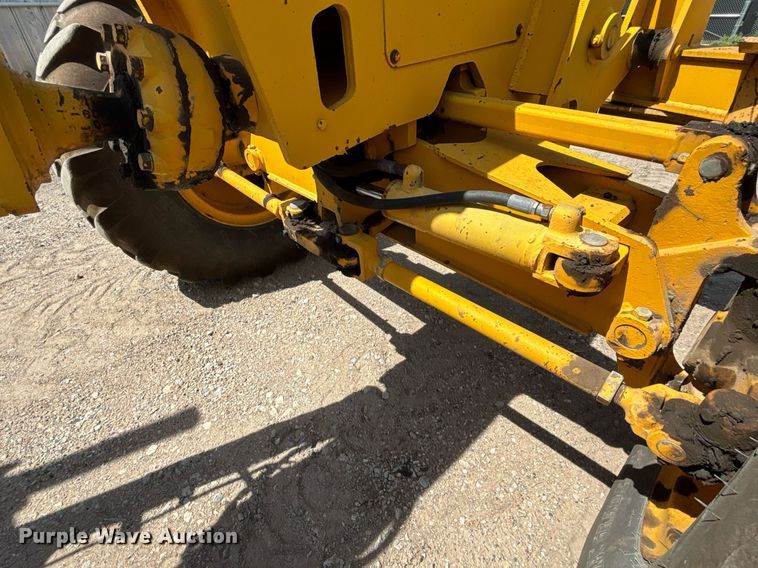 image for item DZ8724 1980 John Deere 670A motor grader