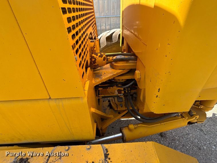 image for item DZ8724 1980 John Deere 670A motor grader