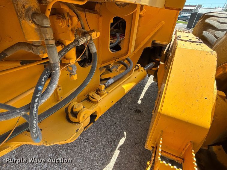 image for item DZ8724 1980 John Deere 670A motor grader