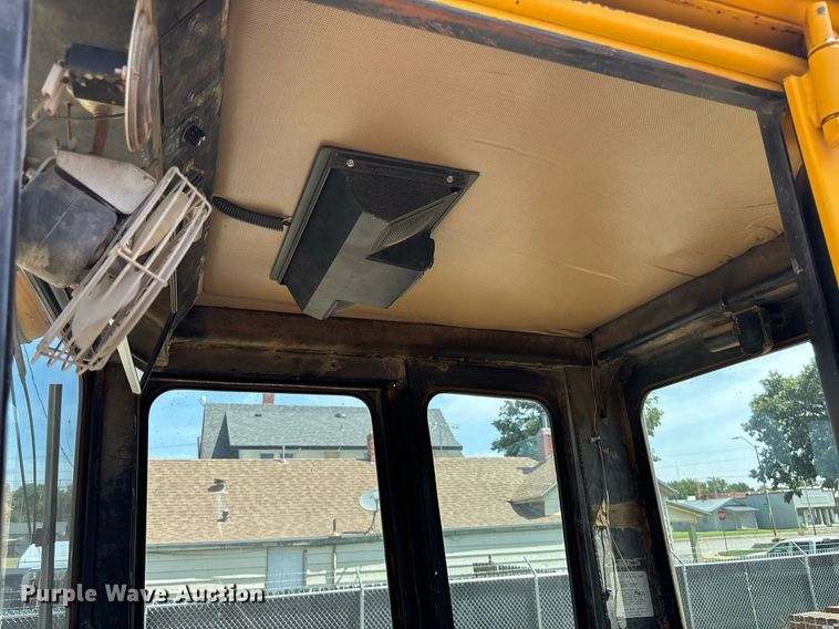 image for item DZ8724 1980 John Deere 670A motor grader