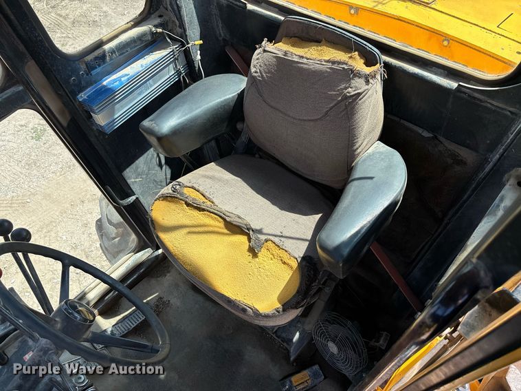 image for item DZ8724 1980 John Deere 670A motor grader