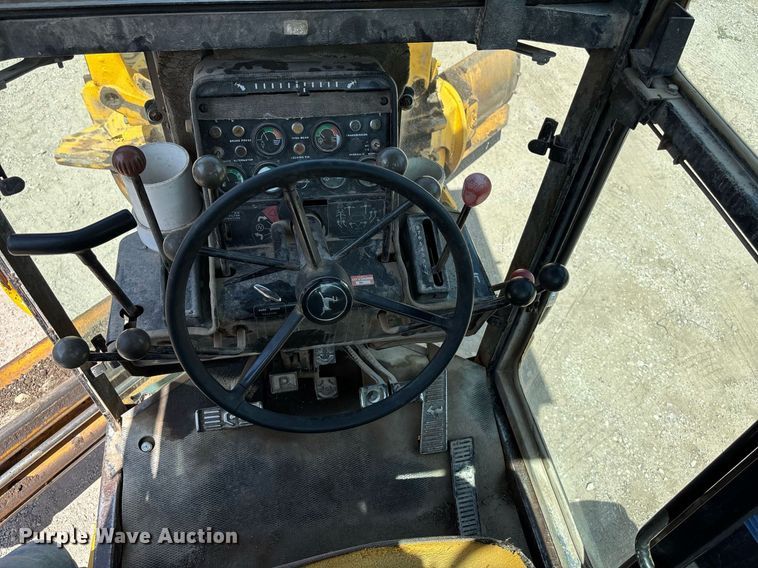 image for item DZ8724 1980 John Deere 670A motor grader