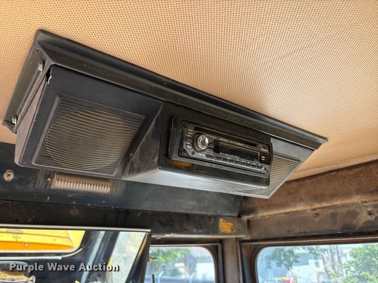 image for item DZ8724 1980 John Deere 670A motor grader