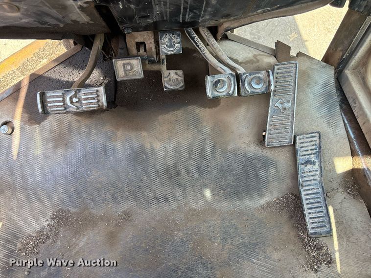 image for item DZ8724 1980 John Deere 670A motor grader