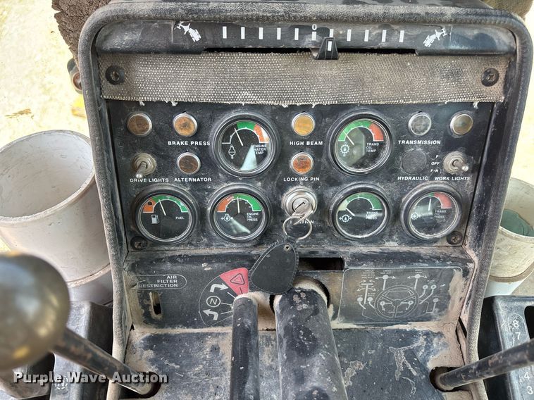 image for item DZ8724 1980 John Deere 670A motor grader