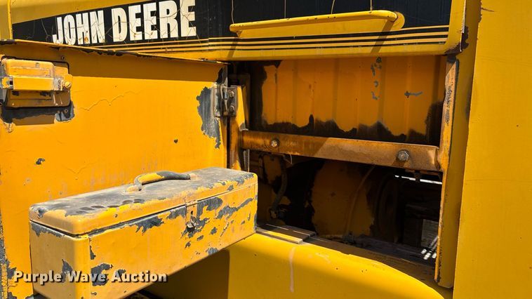 image for item DZ8724 1980 John Deere 670A motor grader