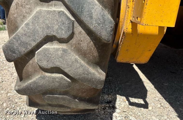 image for item DZ8724 1980 John Deere 670A motor grader