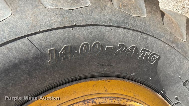 image for item DZ8724 1980 John Deere 670A motor grader