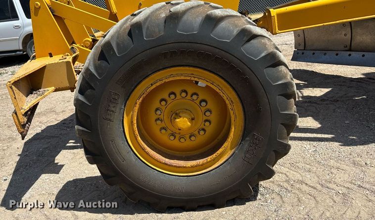 image for item DZ8724 1980 John Deere 670A motor grader