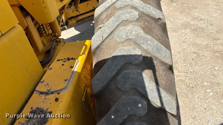 image for item DZ8724 1980 John Deere 670A motor grader