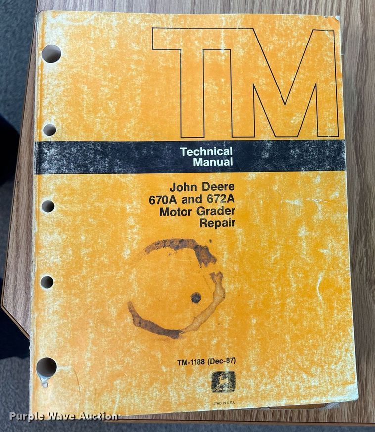 image for item DZ8724 1980 John Deere 670A motor grader