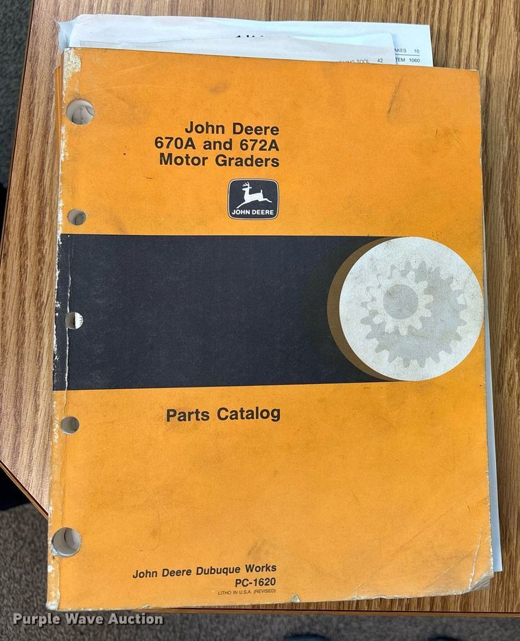 image for item DZ8724 1980 John Deere 670A motor grader