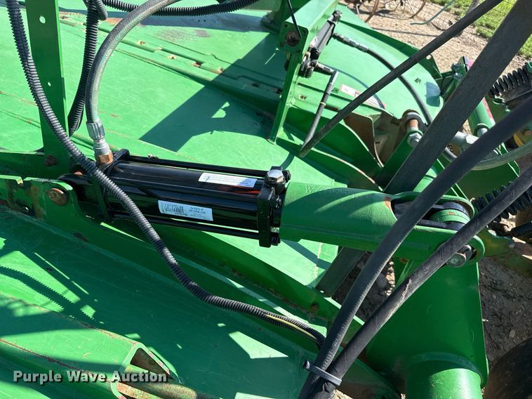 image for item DZ8760 John Deere CX15 batwing rotary mower