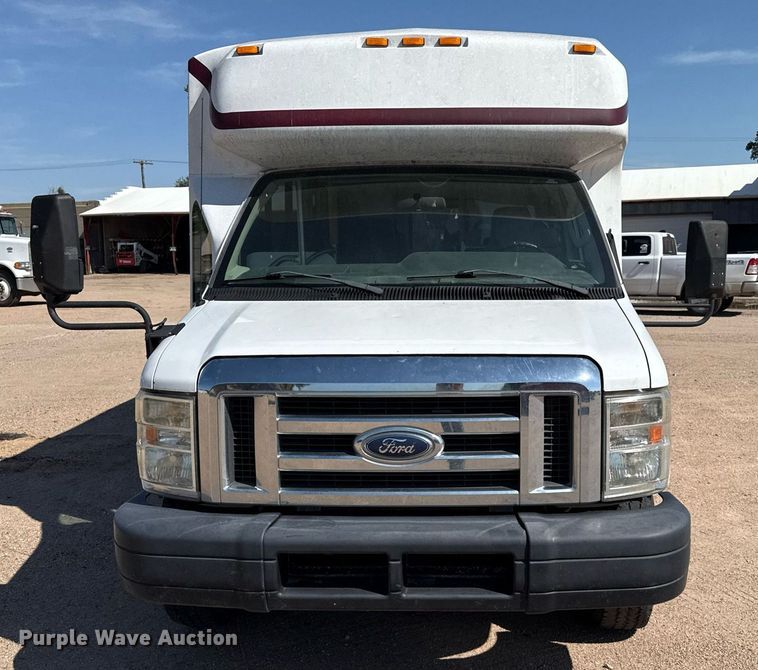 image for item DZ8761 2012 Ford E350 shuttle bus