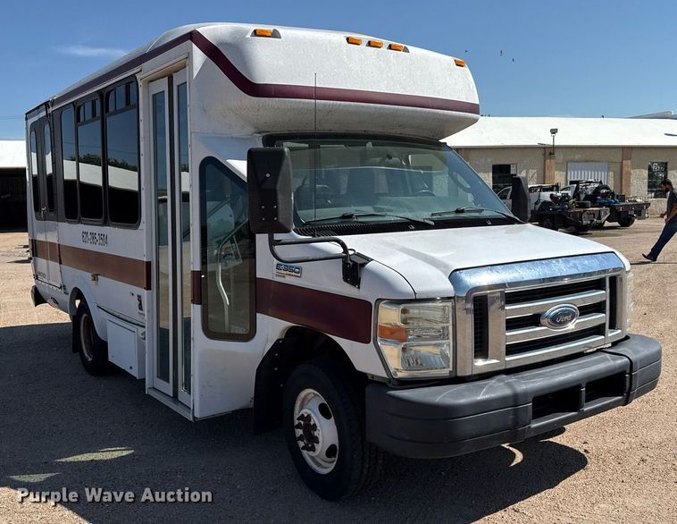 image for item DZ8761 2012 Ford E350 shuttle bus