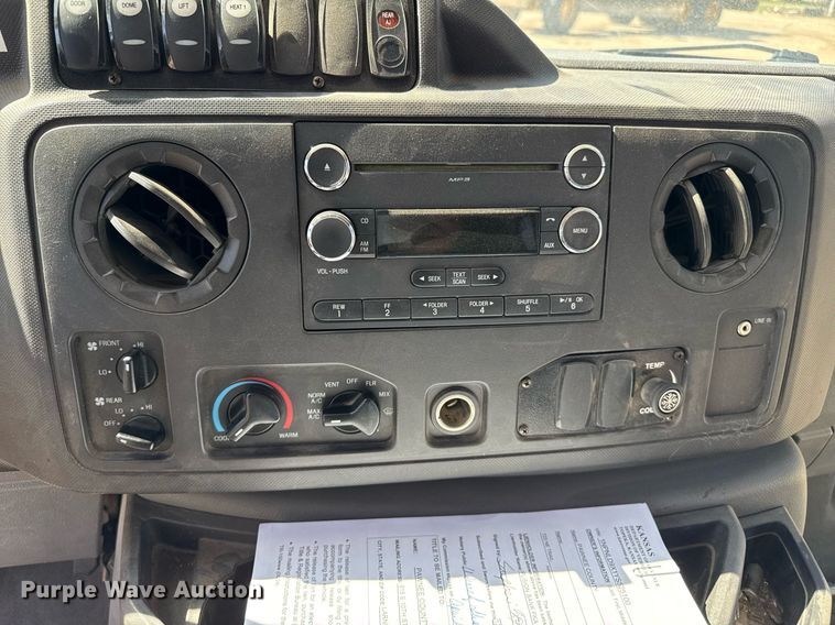 image for item DZ8761 2012 Ford E350 shuttle bus