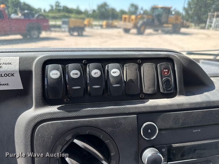 image for item DZ8761 2012 Ford E350 shuttle bus