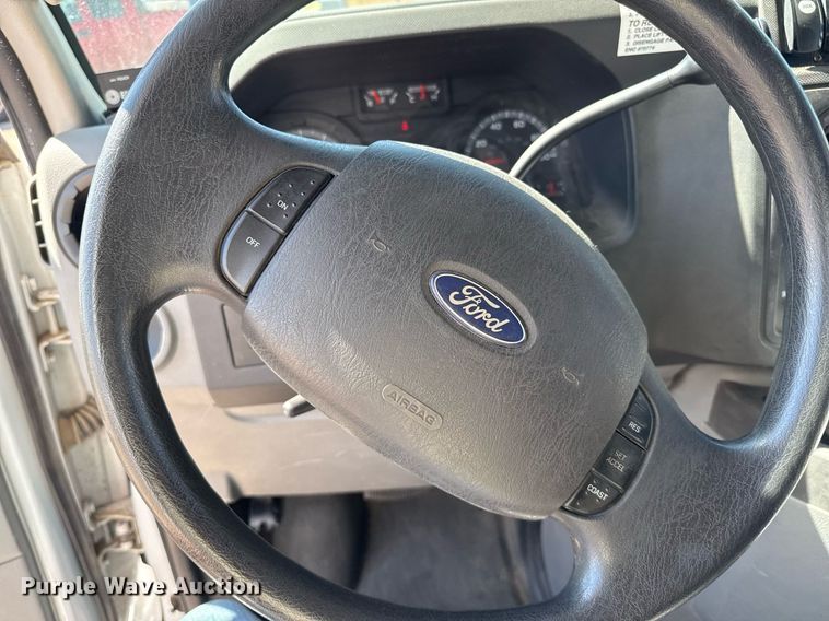 image for item DZ8761 2012 Ford E350 shuttle bus