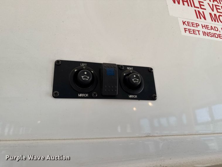 image for item DZ8761 2012 Ford E350 shuttle bus