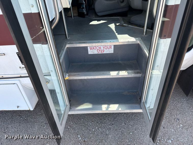 image for item DZ8761 2012 Ford E350 shuttle bus