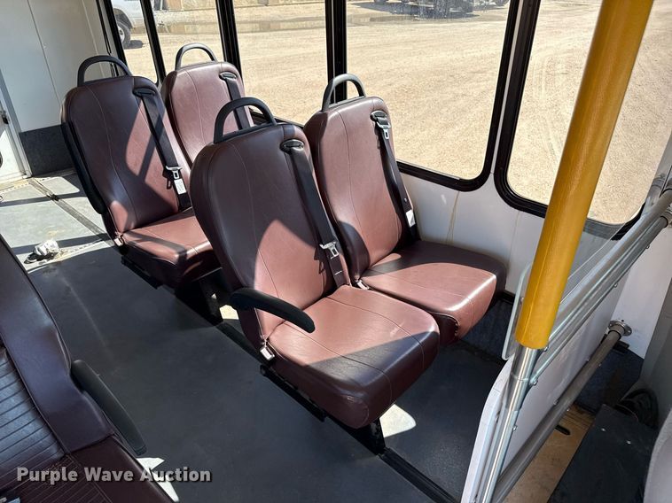 image for item DZ8761 2012 Ford E350 shuttle bus