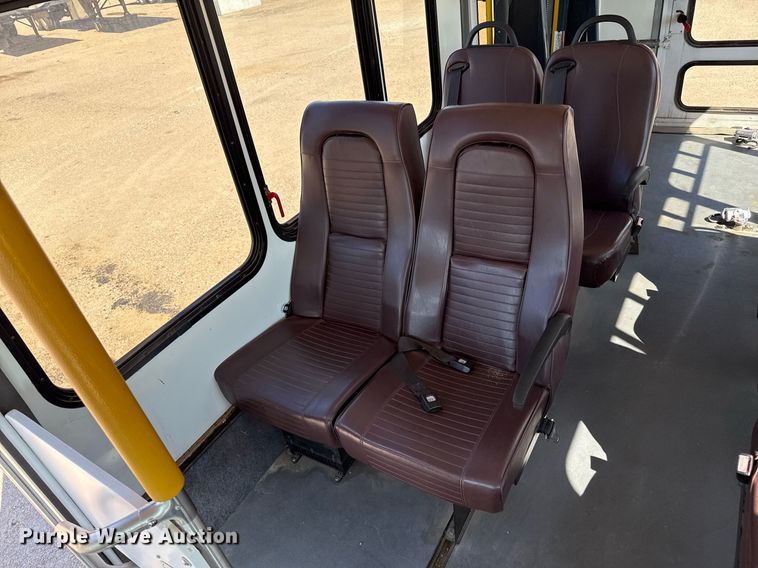 image for item DZ8761 2012 Ford E350 shuttle bus