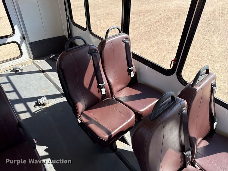 image for item DZ8761 2012 Ford E350 shuttle bus