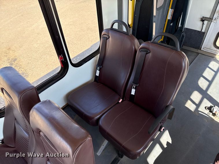 image for item DZ8761 2012 Ford E350 shuttle bus