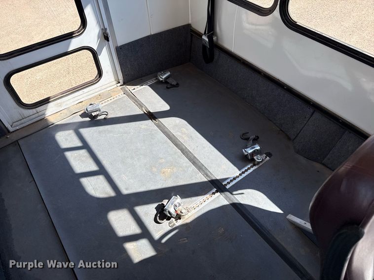 image for item DZ8761 2012 Ford E350 shuttle bus