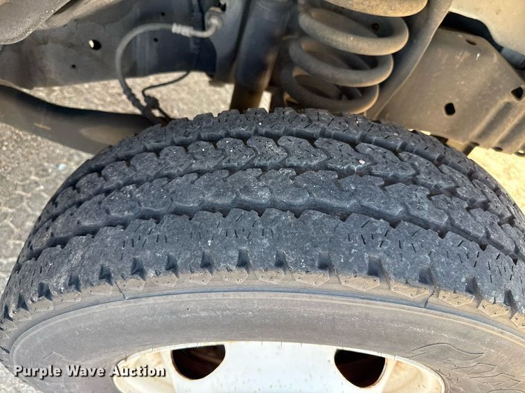 image for item DZ8761 2012 Ford E350 shuttle bus