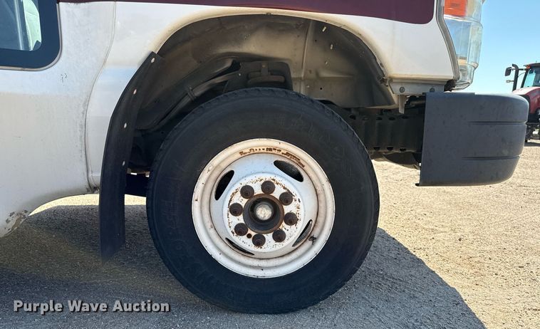 image for item DZ8761 2012 Ford E350 shuttle bus