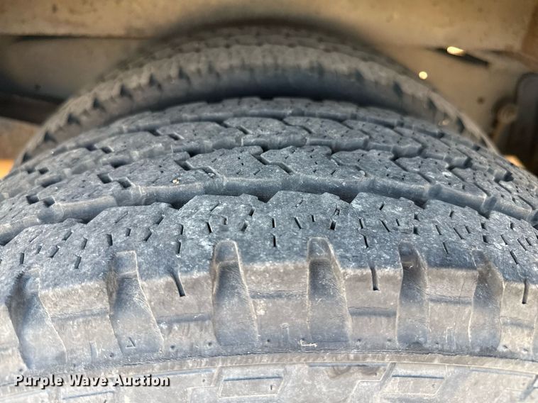 image for item DZ8761 2012 Ford E350 shuttle bus