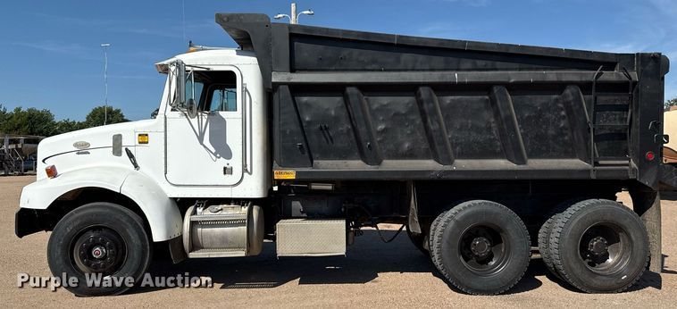 image for item DZ8762 2000 Peterbilt 330 dump truck