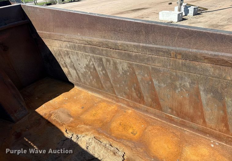 image for item DZ8762 2000 Peterbilt 330 dump truck