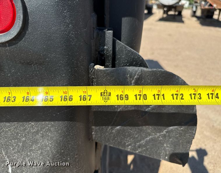 image for item DZ8762 2000 Peterbilt 330 dump truck