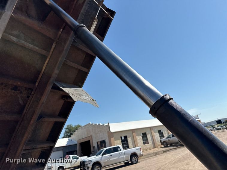 image for item DZ8762 2000 Peterbilt 330 dump truck