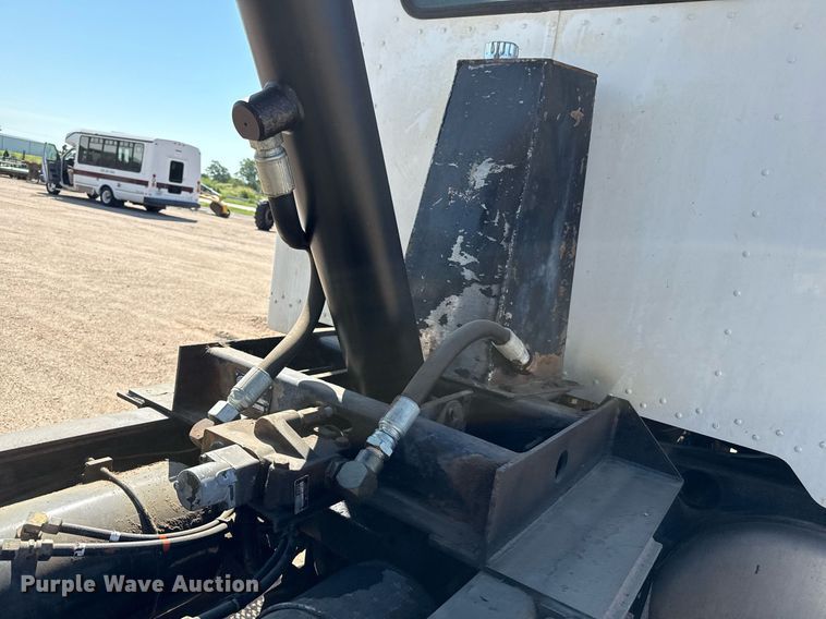 image for item DZ8762 2000 Peterbilt 330 dump truck