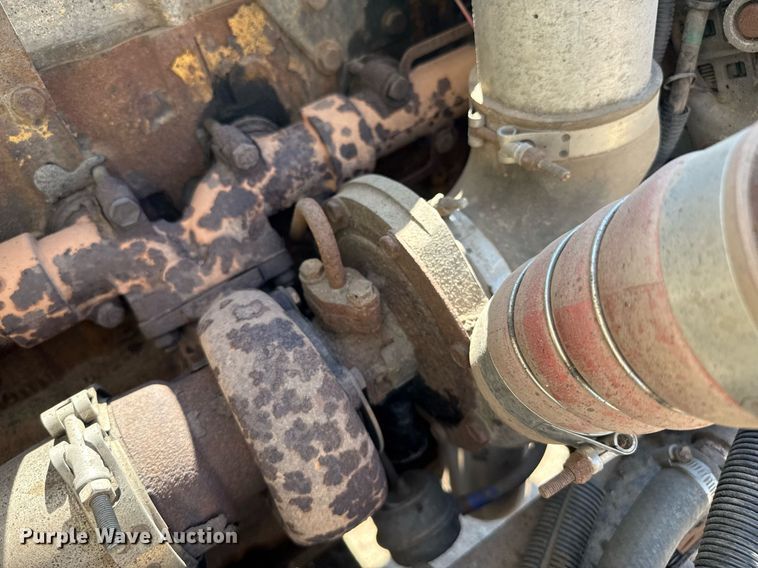 image for item DZ8762 2000 Peterbilt 330 dump truck