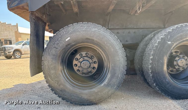 image for item DZ8762 2000 Peterbilt 330 dump truck