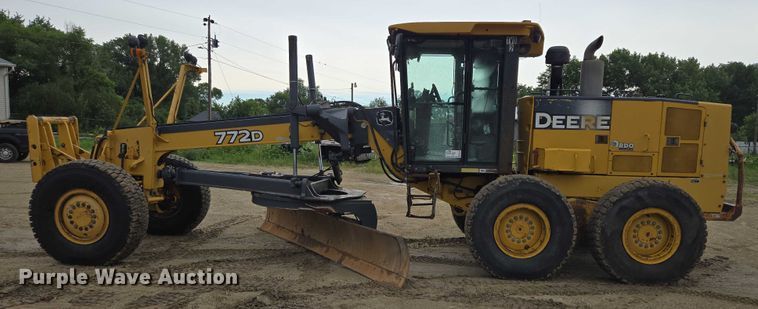 image for item EB0976 2008 John Deere 772D motor grader