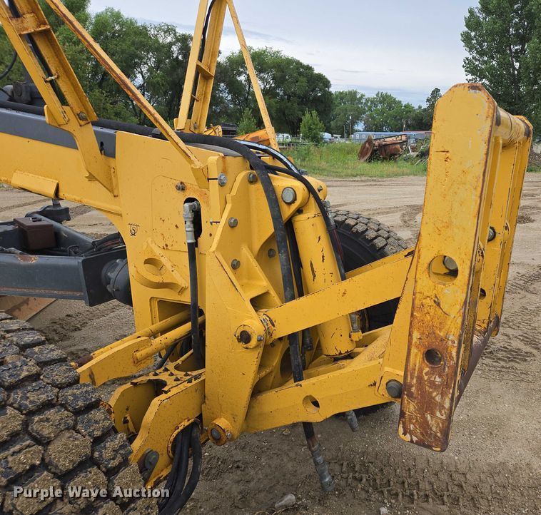 image for item EB0976 2008 John Deere 772D motor grader