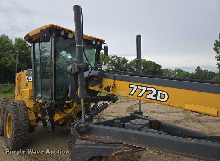 image for item EB0976 2008 John Deere 772D motor grader