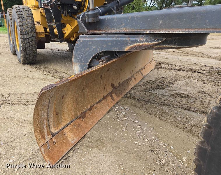 image for item EB0976 2008 John Deere 772D motor grader