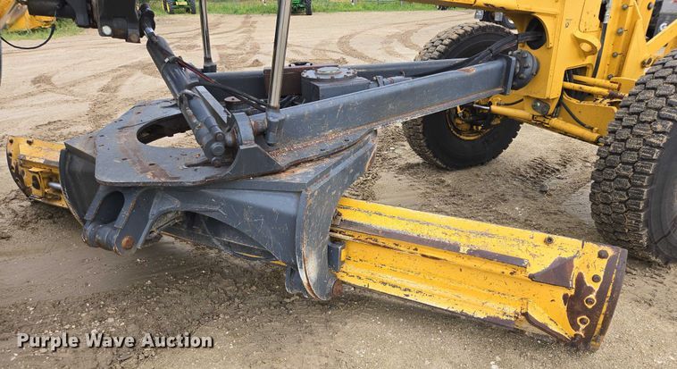 image for item EB0976 2008 John Deere 772D motor grader