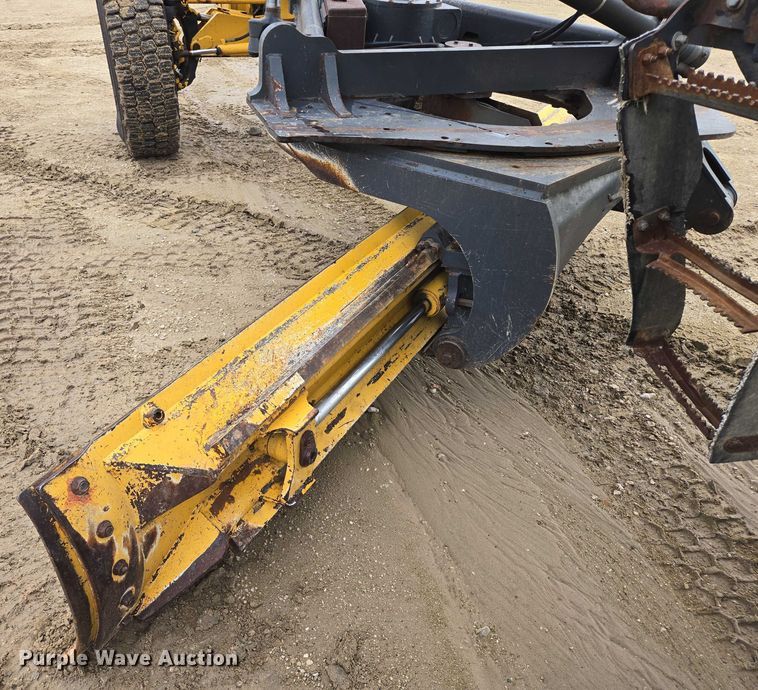 image for item EB0976 2008 John Deere 772D motor grader