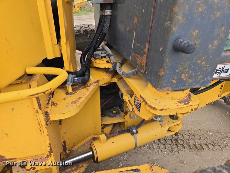 image for item EB0976 2008 John Deere 772D motor grader