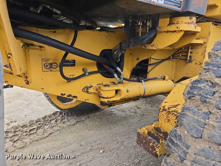 image for item EB0976 2008 John Deere 772D motor grader