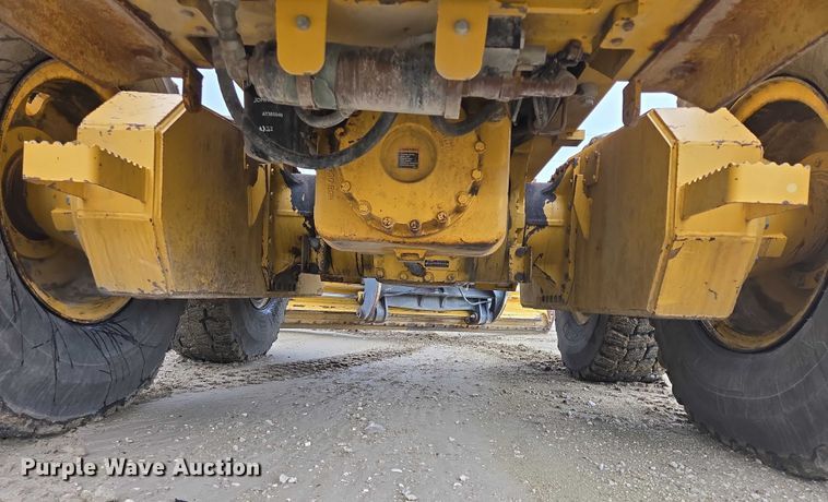 image for item EB0976 2008 John Deere 772D motor grader